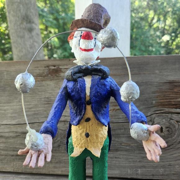 VINTAGE Paper mache Clown Juggler 15" Circus Sculpture, Artist Signed O'Neil - Picture 2 of 10